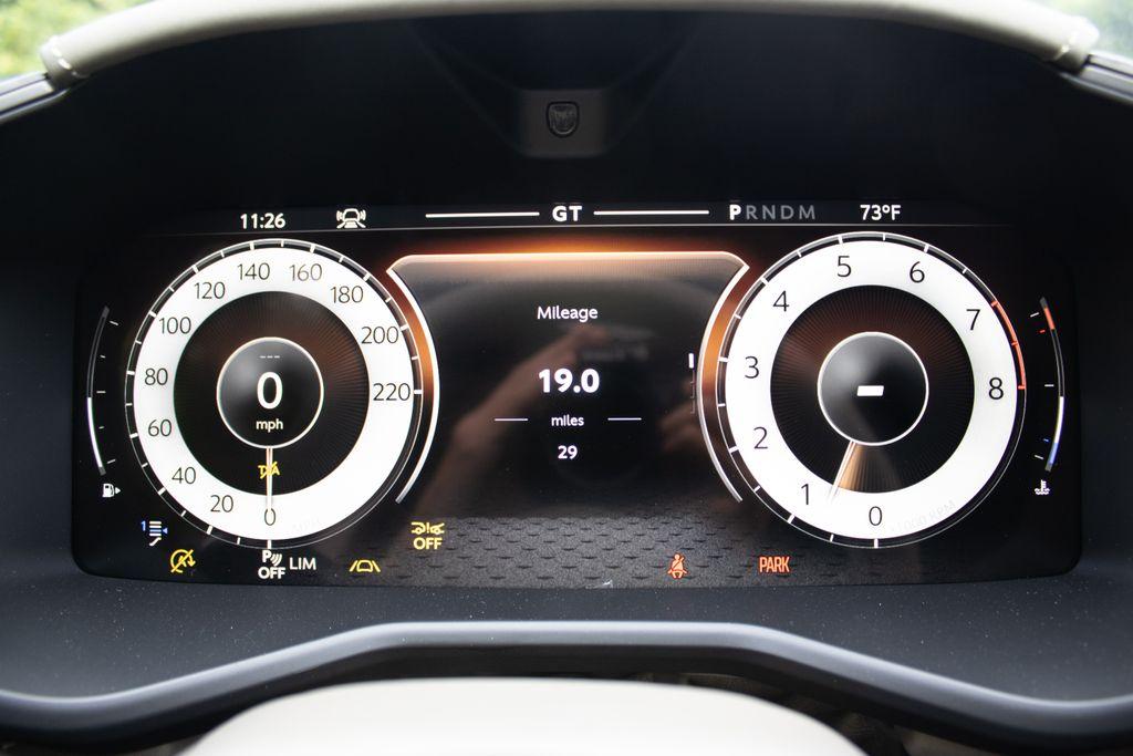 2025 Aston Martin DBX
