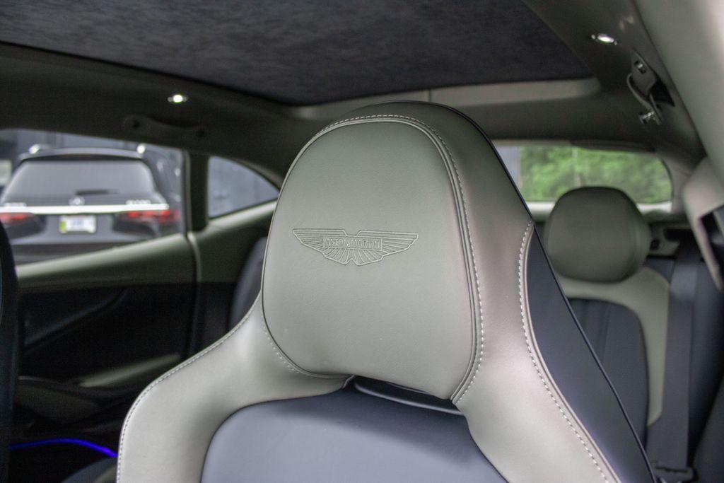2025 Aston Martin DBX