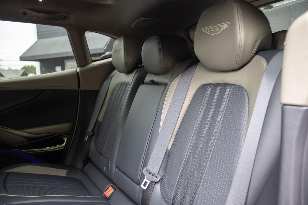 2025 Aston Martin DBX