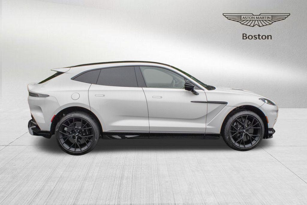 2025 Aston Martin DBX