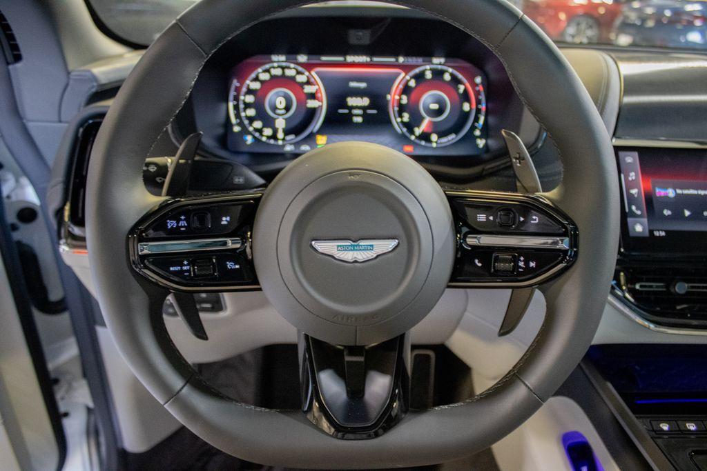 2025 Aston Martin DBX