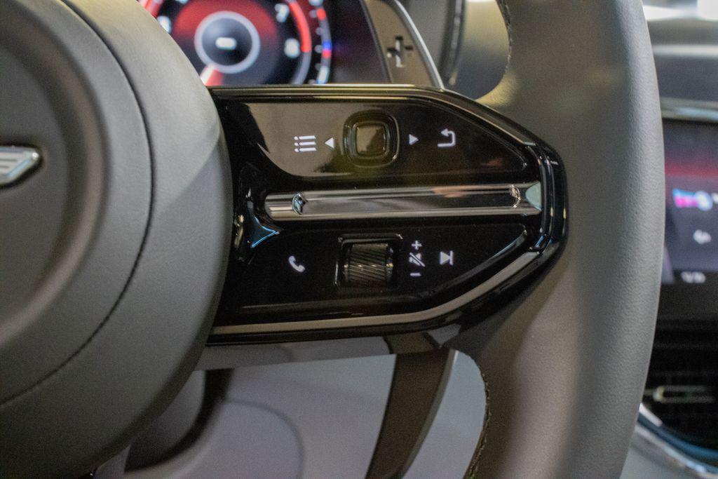 2025 Aston Martin DBX