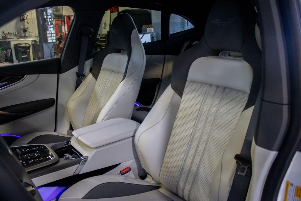 2025 Aston Martin DBX
