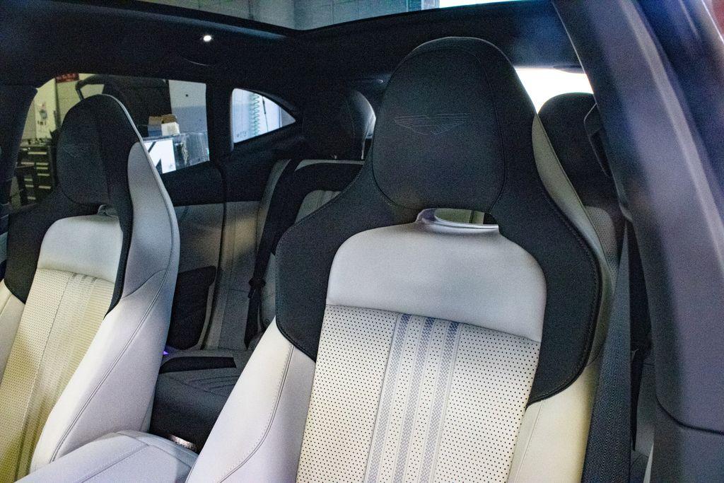 2025 Aston Martin DBX