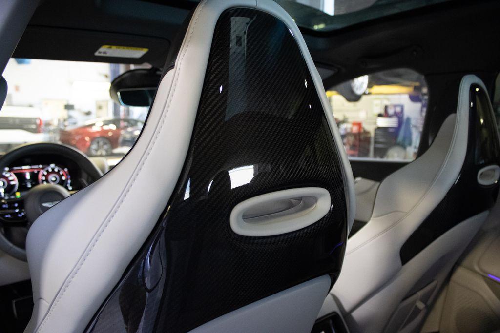 2025 Aston Martin DBX