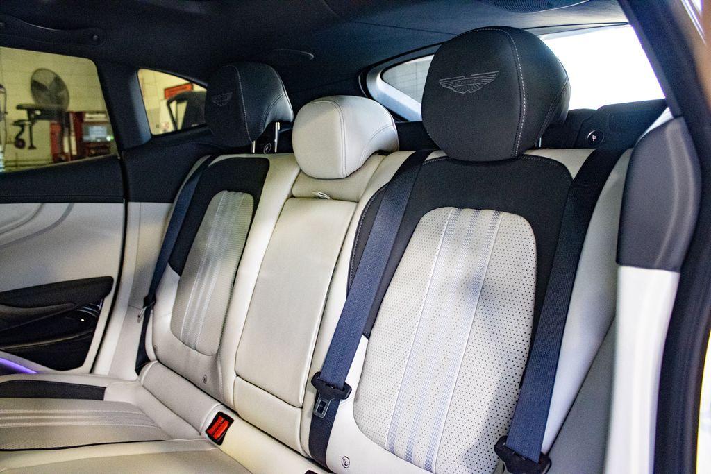 2025 Aston Martin DBX