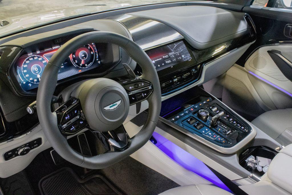 2025 Aston Martin DBX