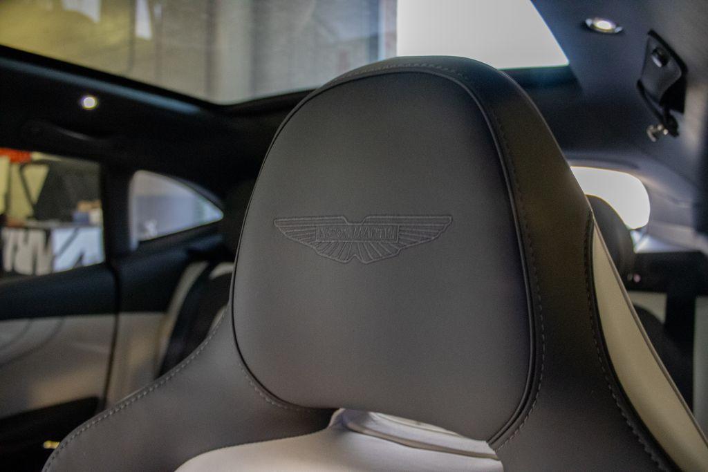 2025 Aston Martin DBX