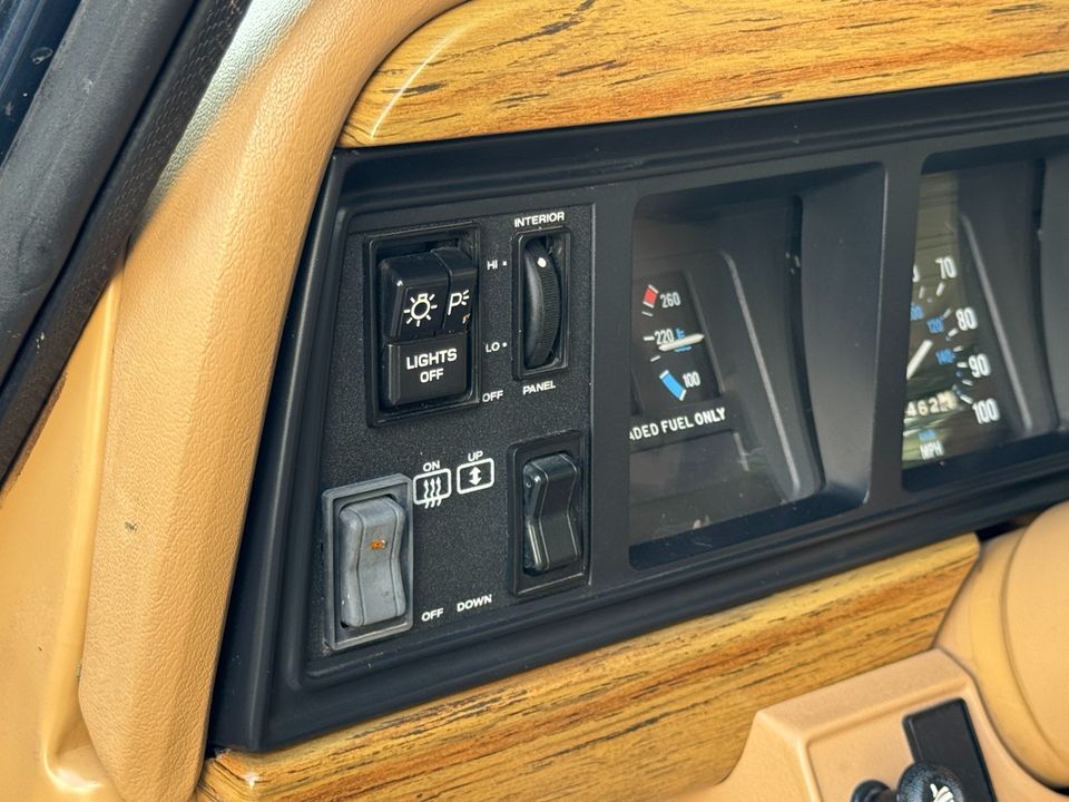 1988 Jeep Grand Wagoneer