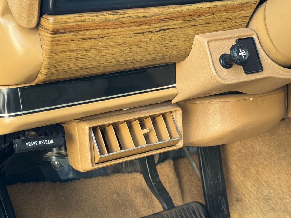 1988 Jeep Grand Wagoneer