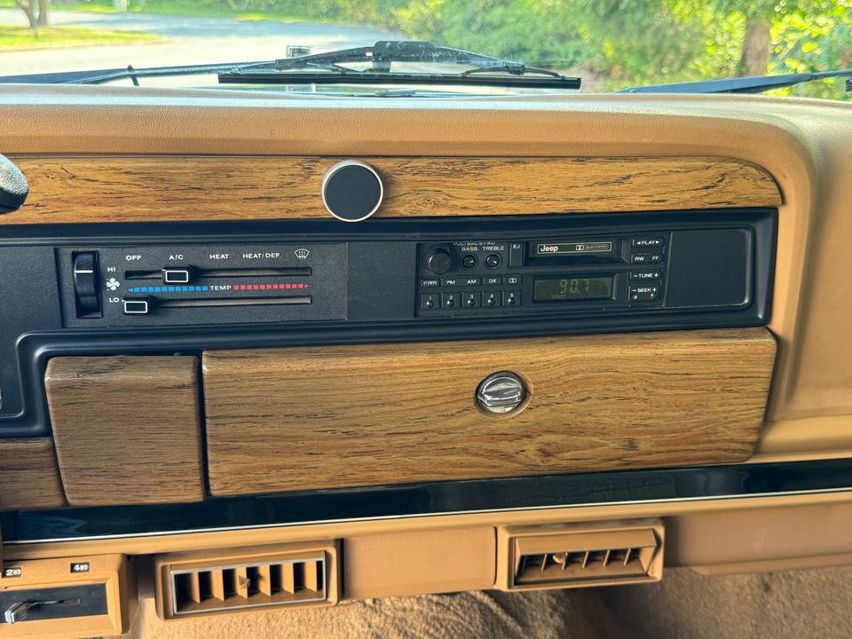 1988 Jeep Grand Wagoneer