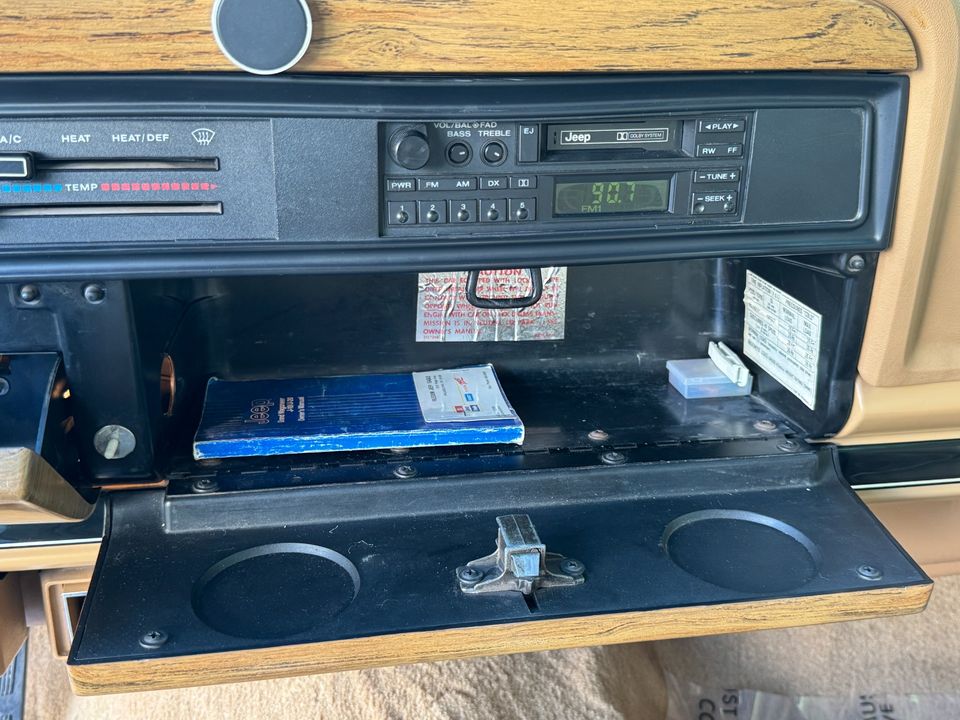 1988 Jeep Grand Wagoneer