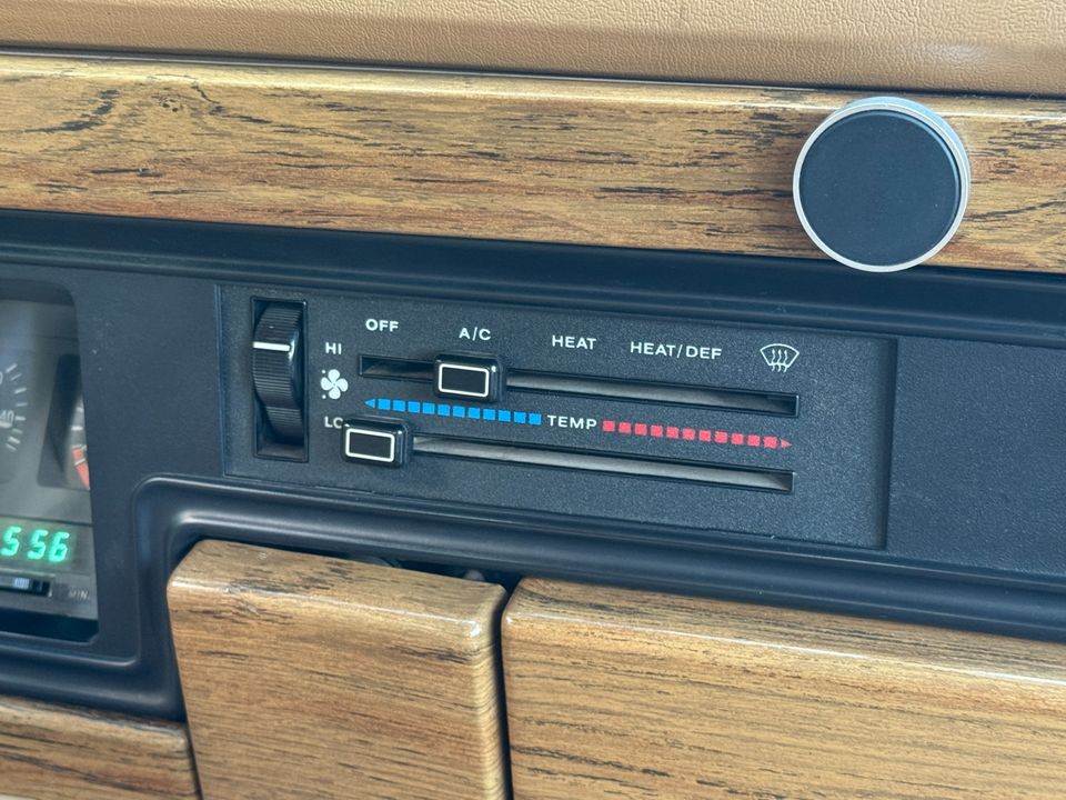 1988 Jeep Grand Wagoneer
