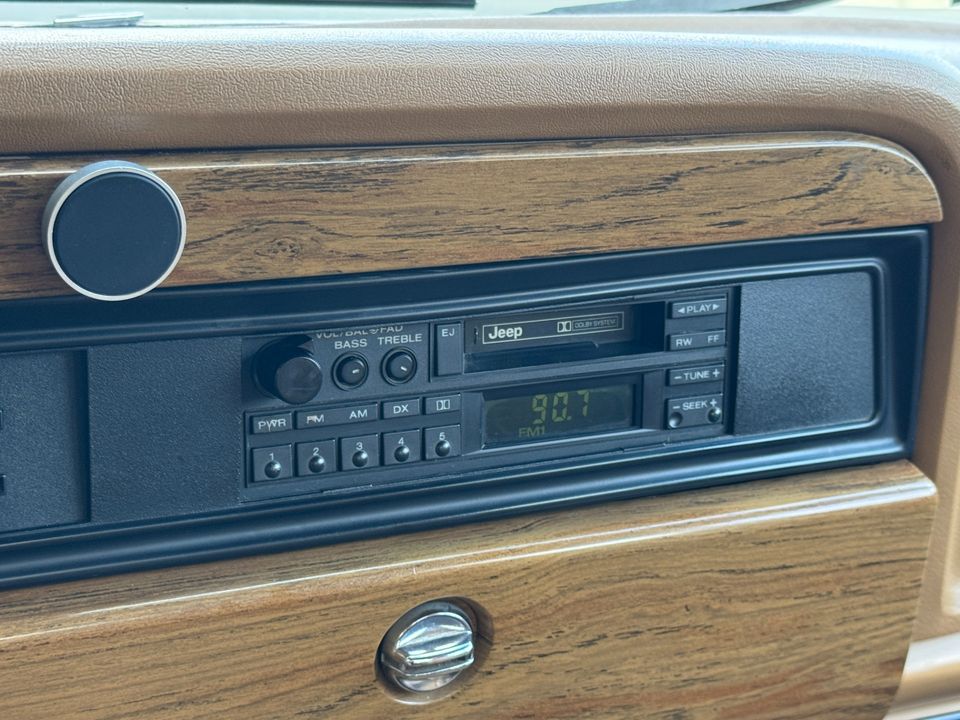1988 Jeep Grand Wagoneer