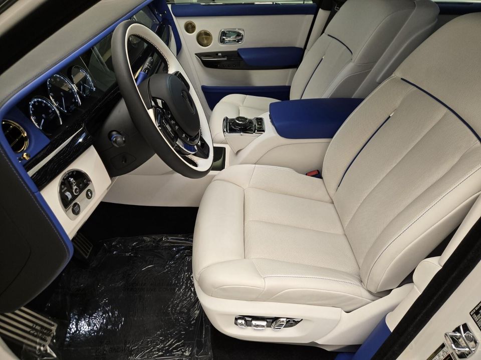 2023 Rolls-Royce Phantom