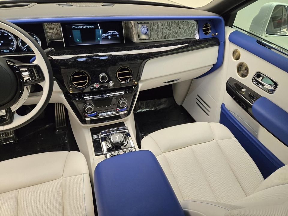2023 Rolls-Royce Phantom