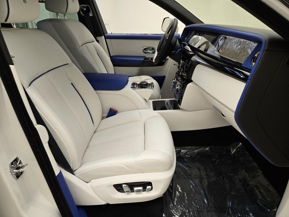 2023 Rolls-Royce Phantom