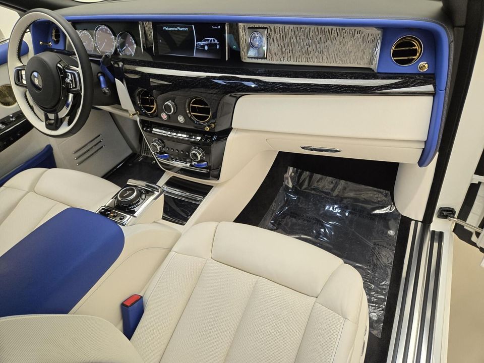 2023 Rolls-Royce Phantom