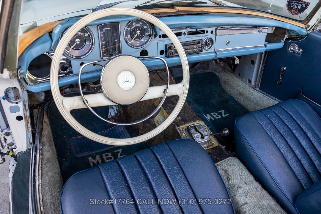 1967 Mercedes-Benz 230SL