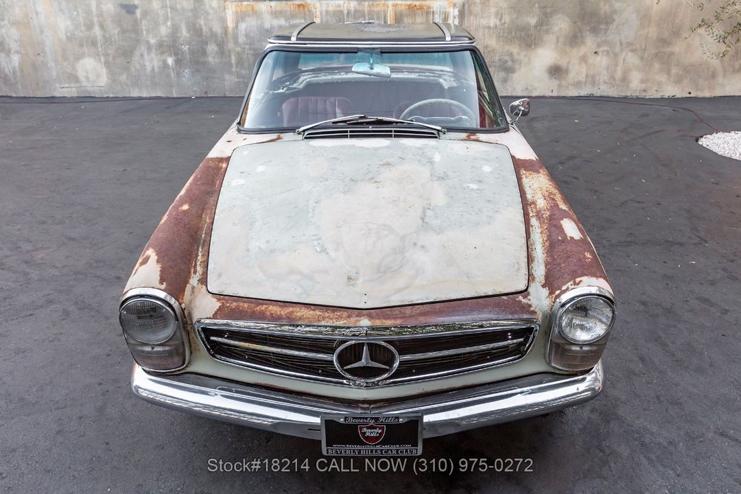 1966 Mercedes-Benz 230SL Pagoda