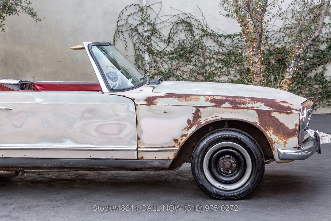 1966 Mercedes-Benz 230SL Pagoda
