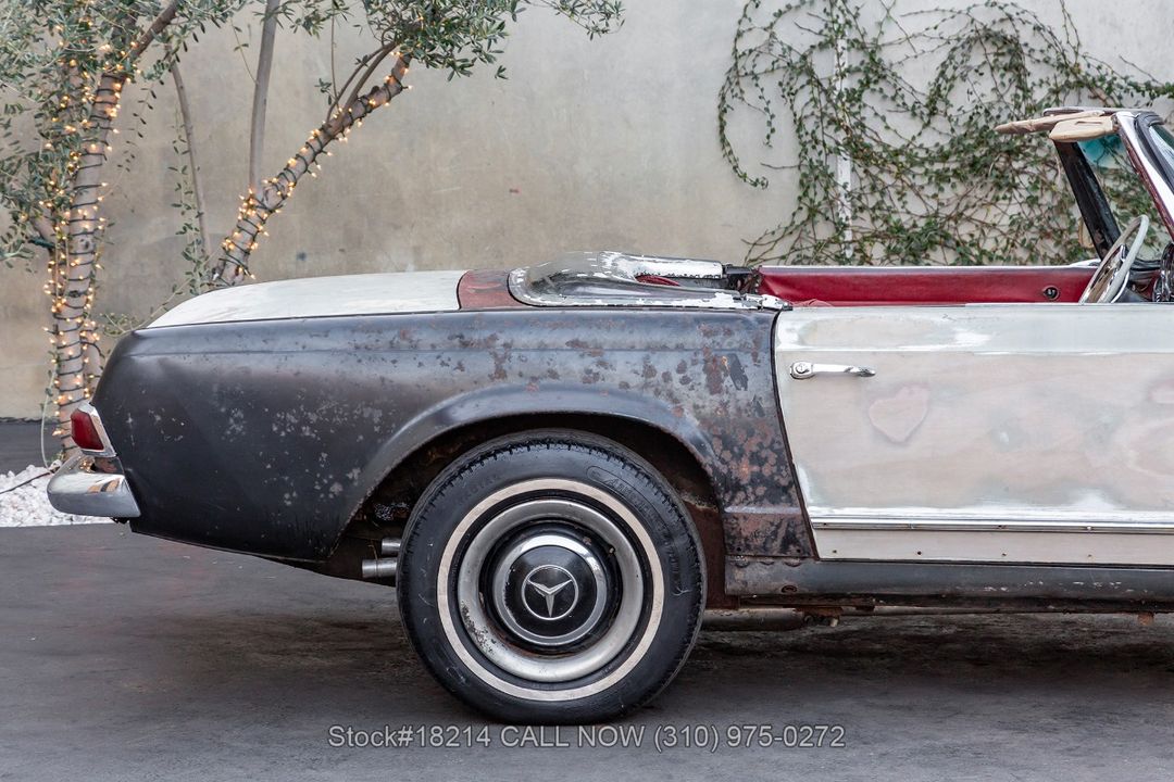 1966 Mercedes-Benz 230SL Pagoda