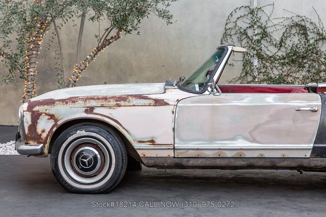 1966 Mercedes-Benz 230SL Pagoda