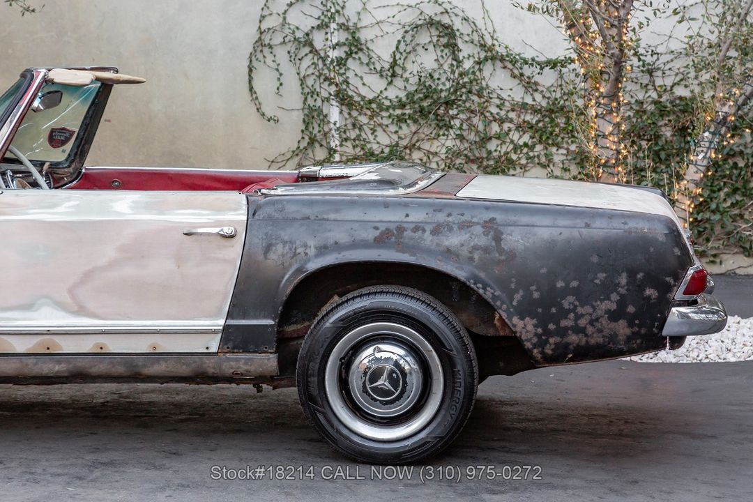 1966 Mercedes-Benz 230SL Pagoda