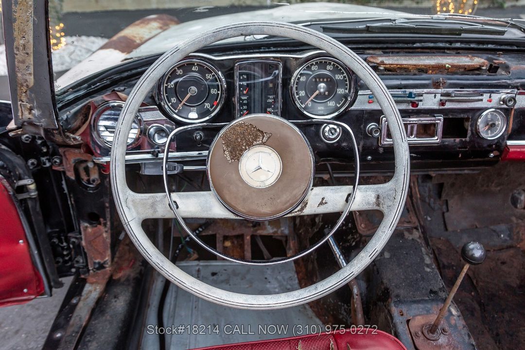 1966 Mercedes-Benz 230SL Pagoda