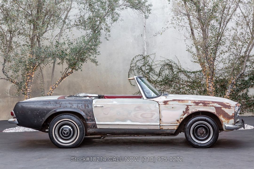 1966 Mercedes-Benz 230SL Pagoda