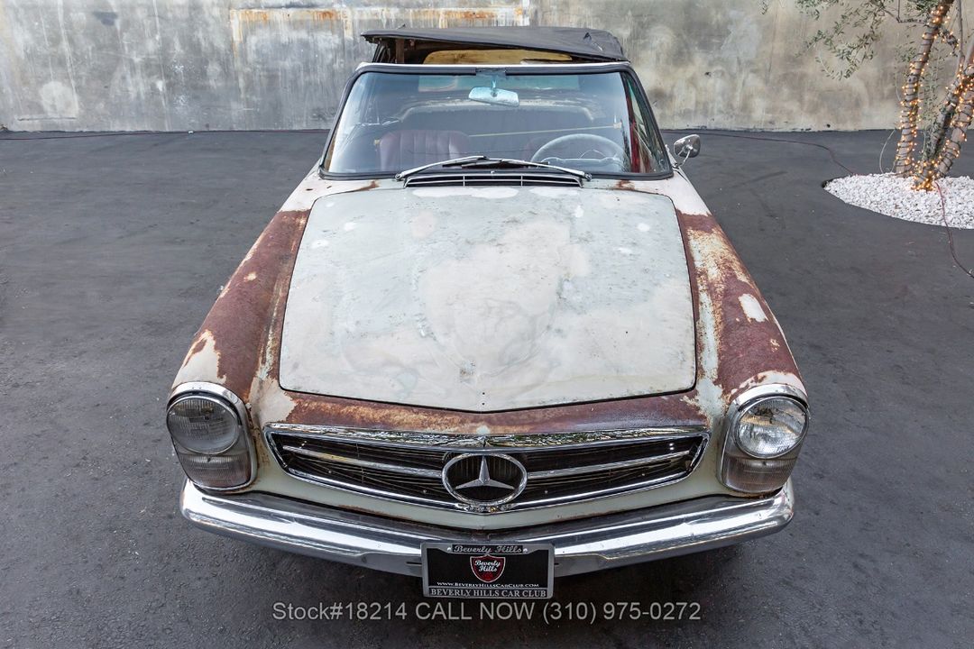 1966 Mercedes-Benz 230SL Pagoda