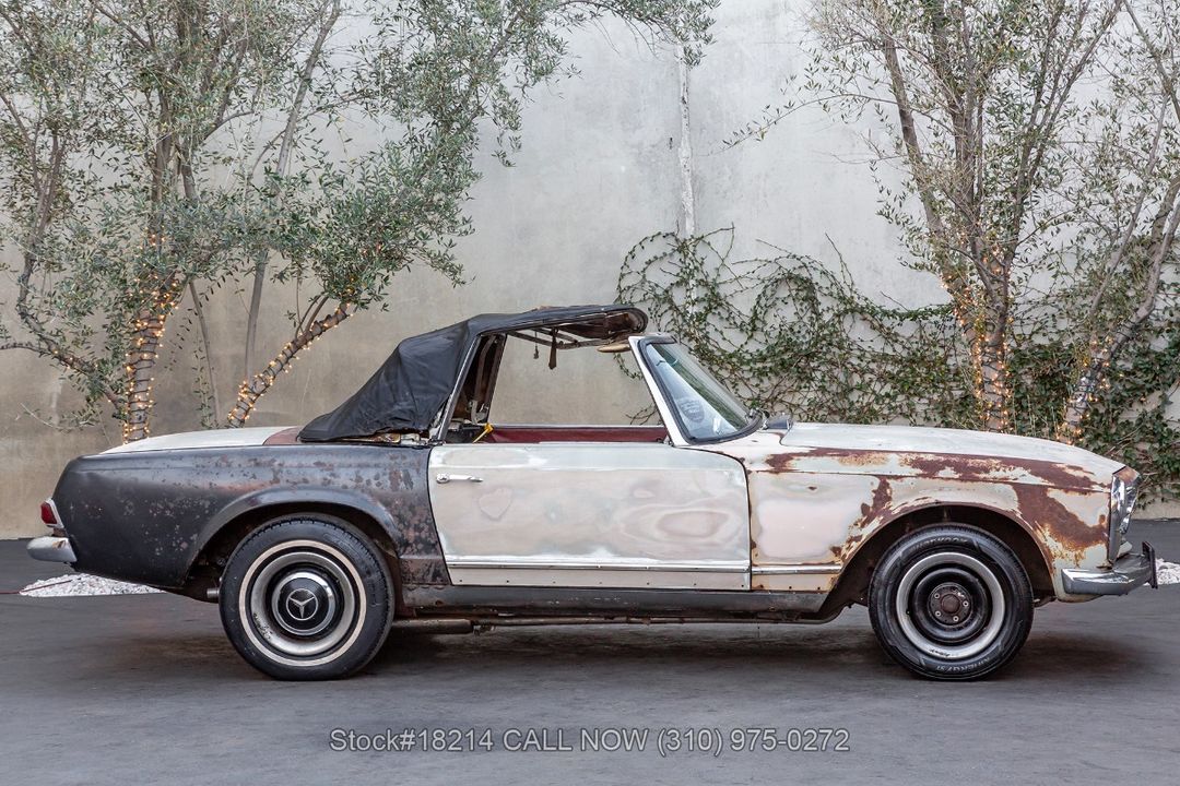 1966 Mercedes-Benz 230SL Pagoda