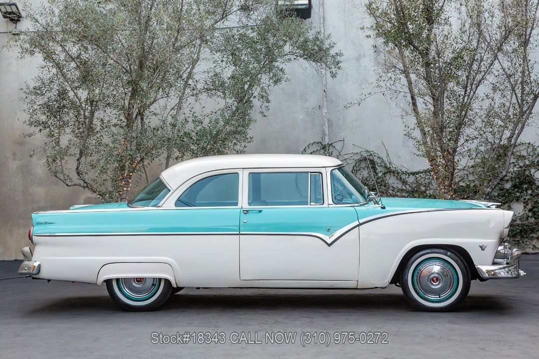 1955 Ford Fairlane Club