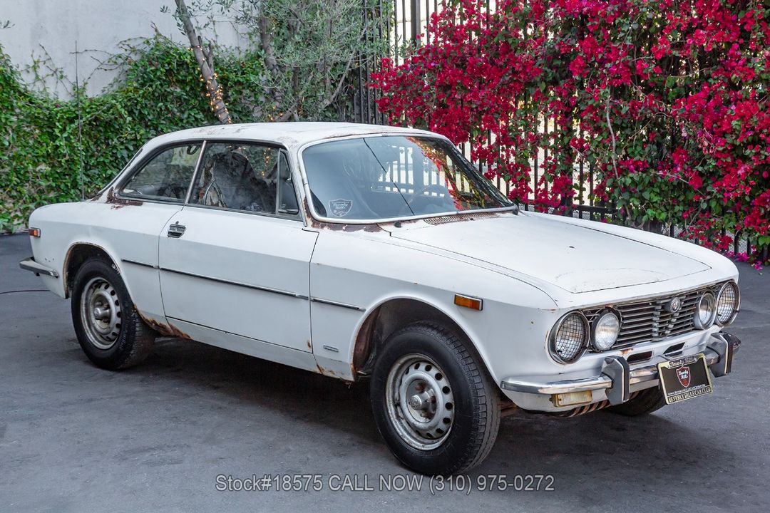 1974 Alfa Romeo GTV 2000