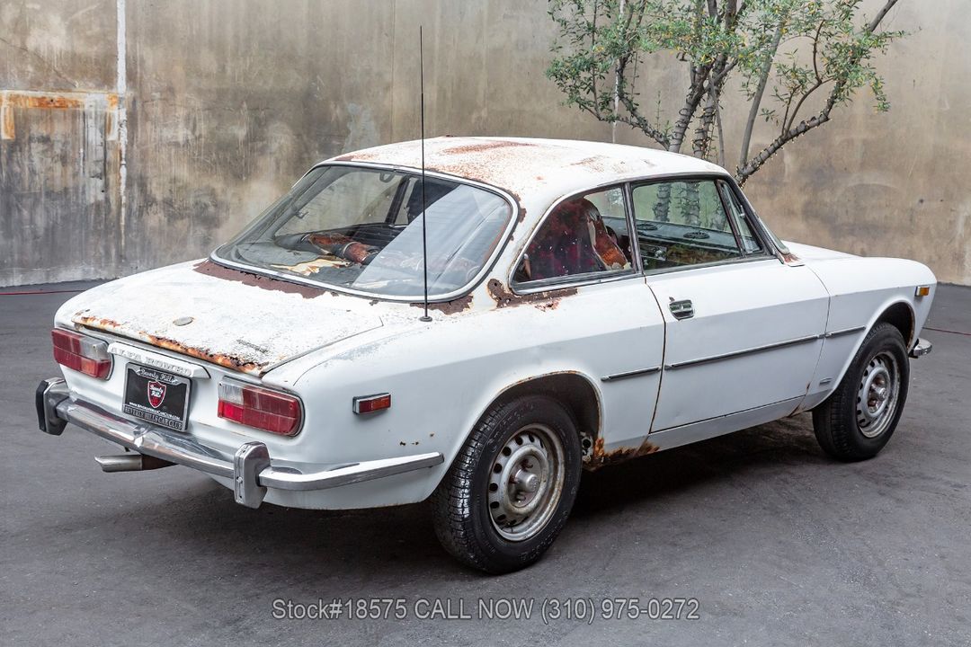 1974 Alfa Romeo GTV 2000