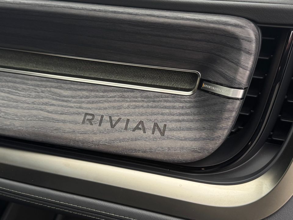 2024 Rivian R1T