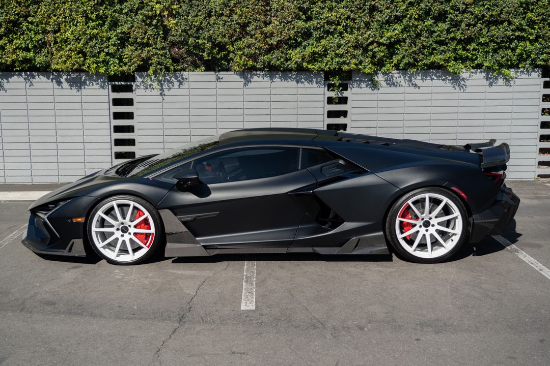 2024 Lamborghini Revuelto