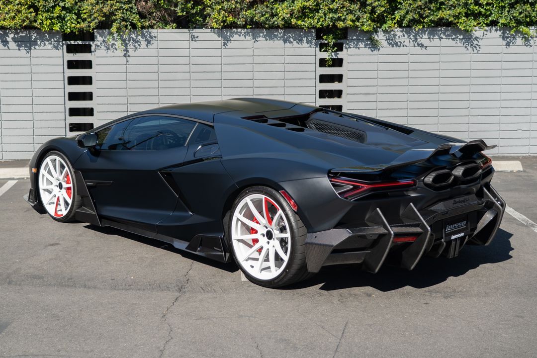 2024 Lamborghini Revuelto