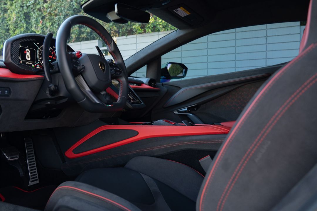 2024 Lamborghini Revuelto
