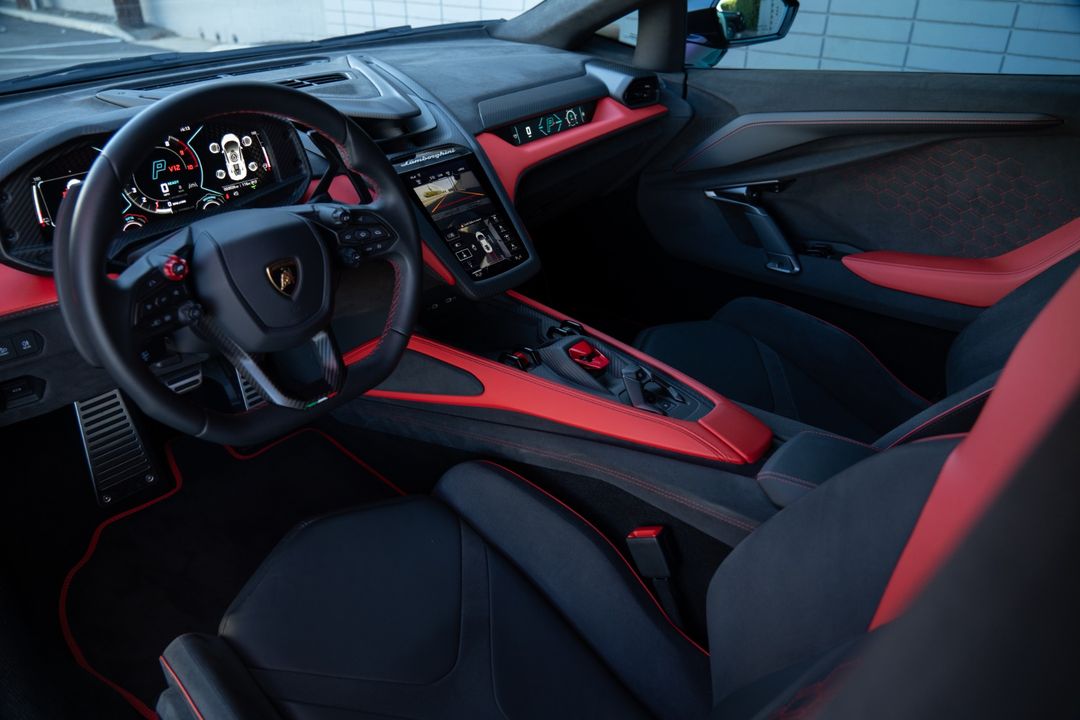 2024 Lamborghini Revuelto