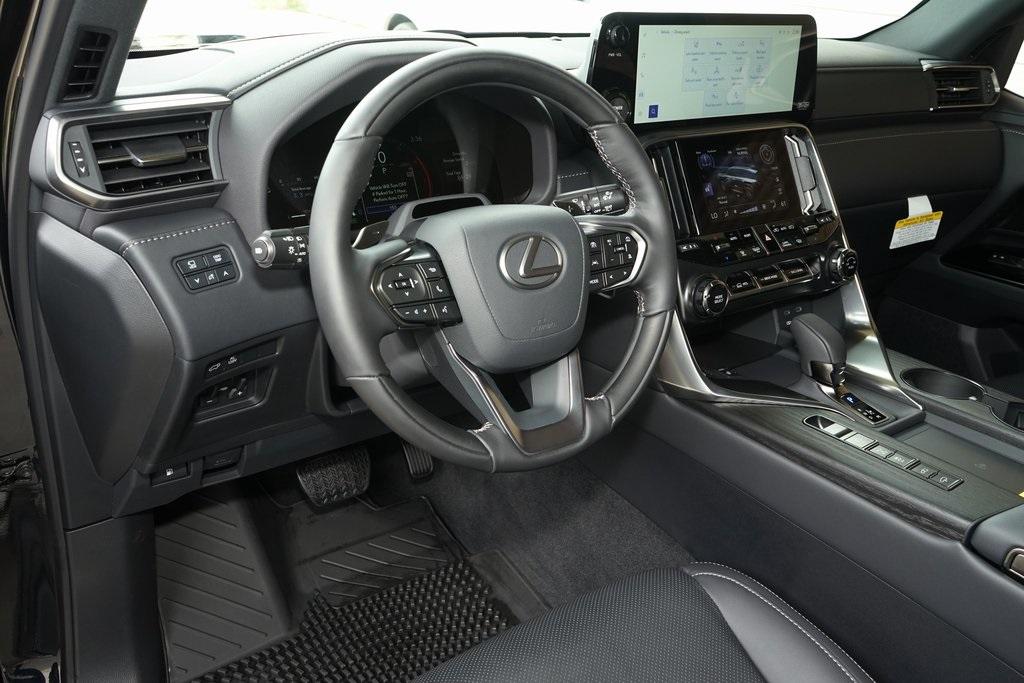 2025 Lexus LX 700h