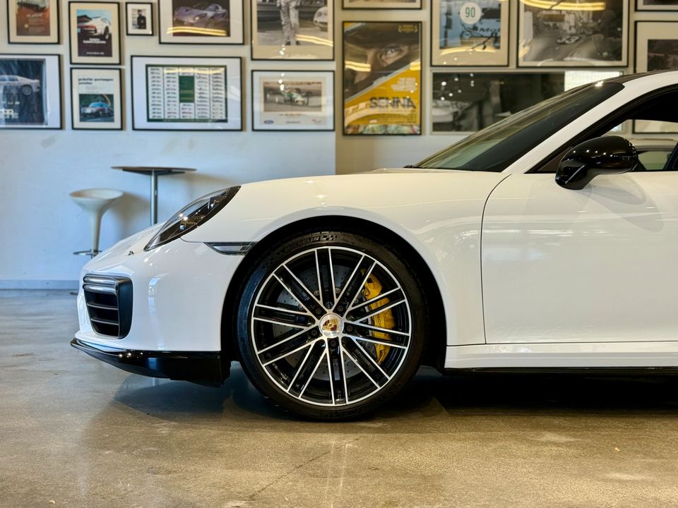 2017 Porsche 911 Turbo S