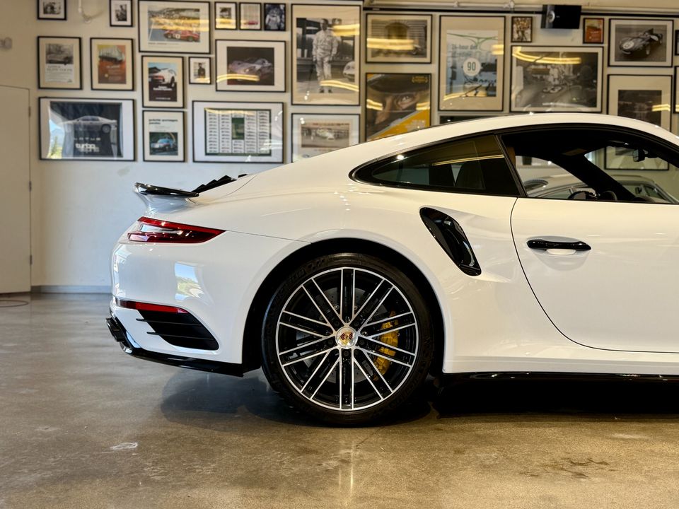 2017 Porsche 911 Turbo S