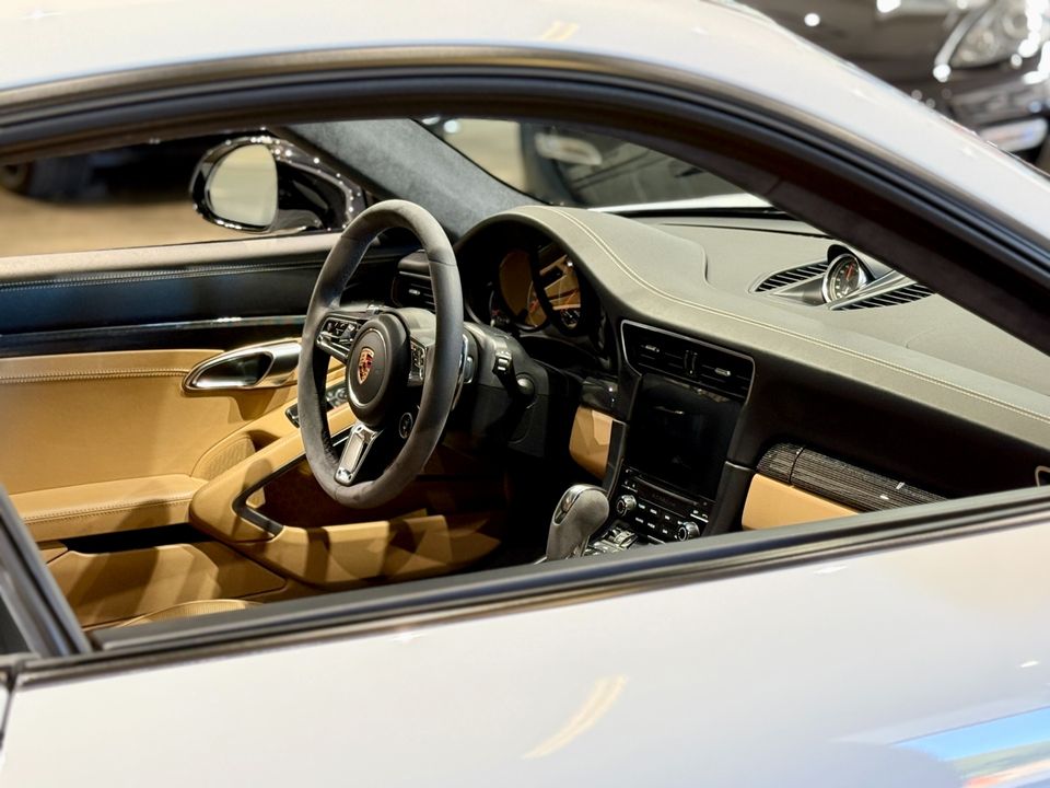 2017 Porsche 911 Turbo S