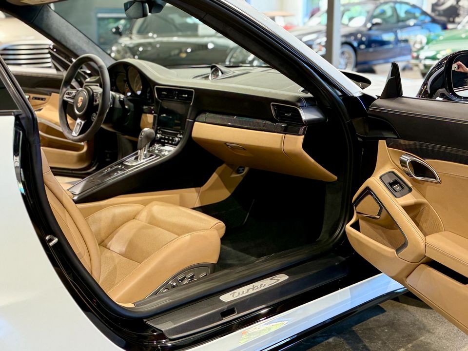 2017 Porsche 911 Turbo S