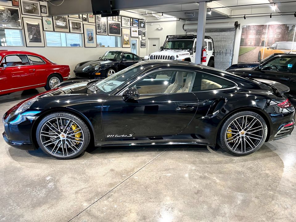 2017 Porsche 911 Turbo S