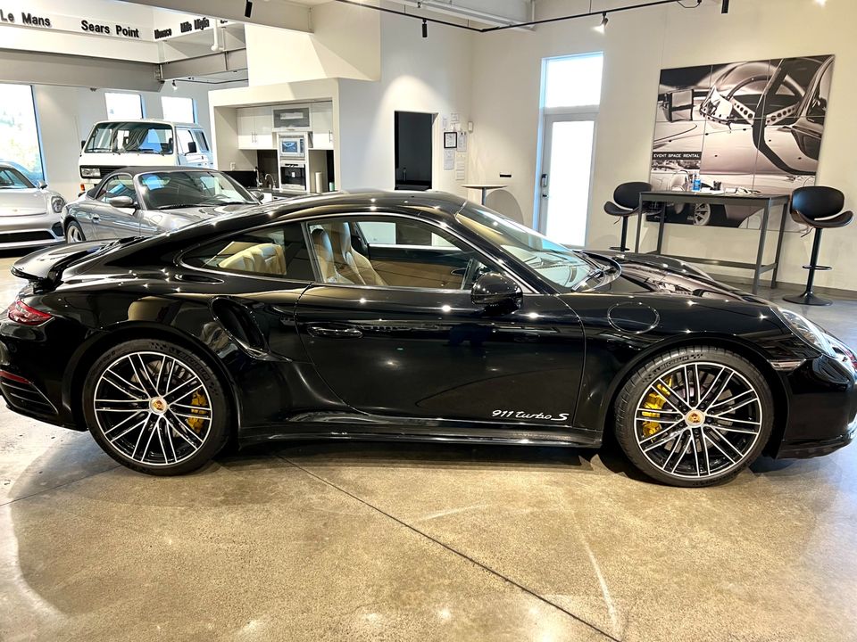2017 Porsche 911 Turbo S