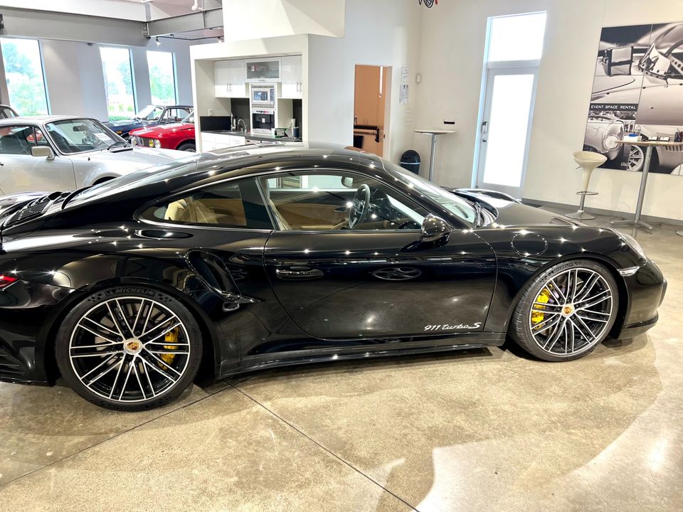 2017 Porsche 911 Turbo S