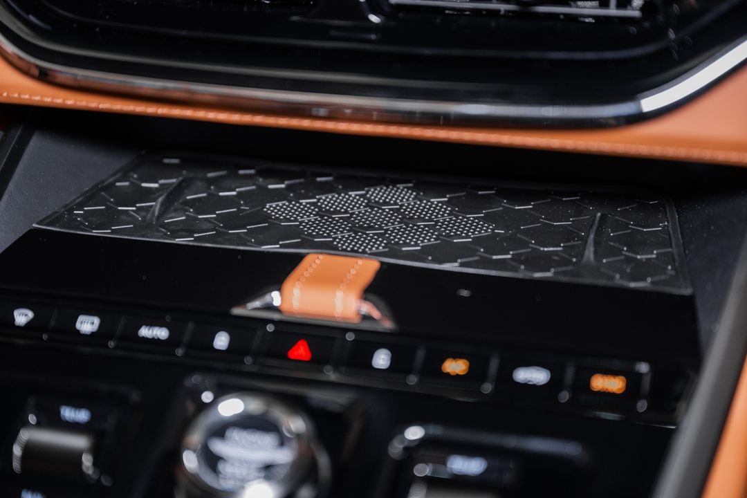 2026 ASTON MARTIN DBX