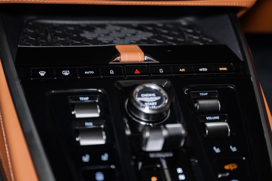 2026 ASTON MARTIN DBX
